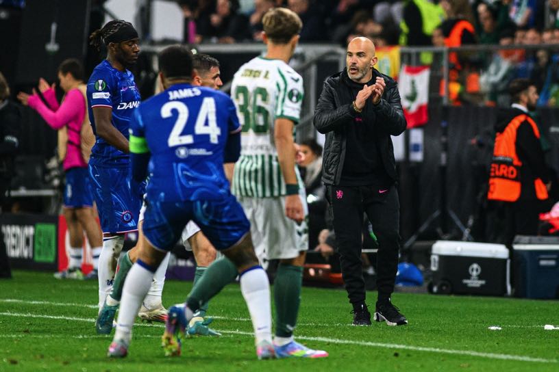 Enzo Maresca coaching Chelsea