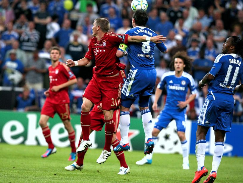 Frank Lampard Playing for Chelsea Against Bayern Munich